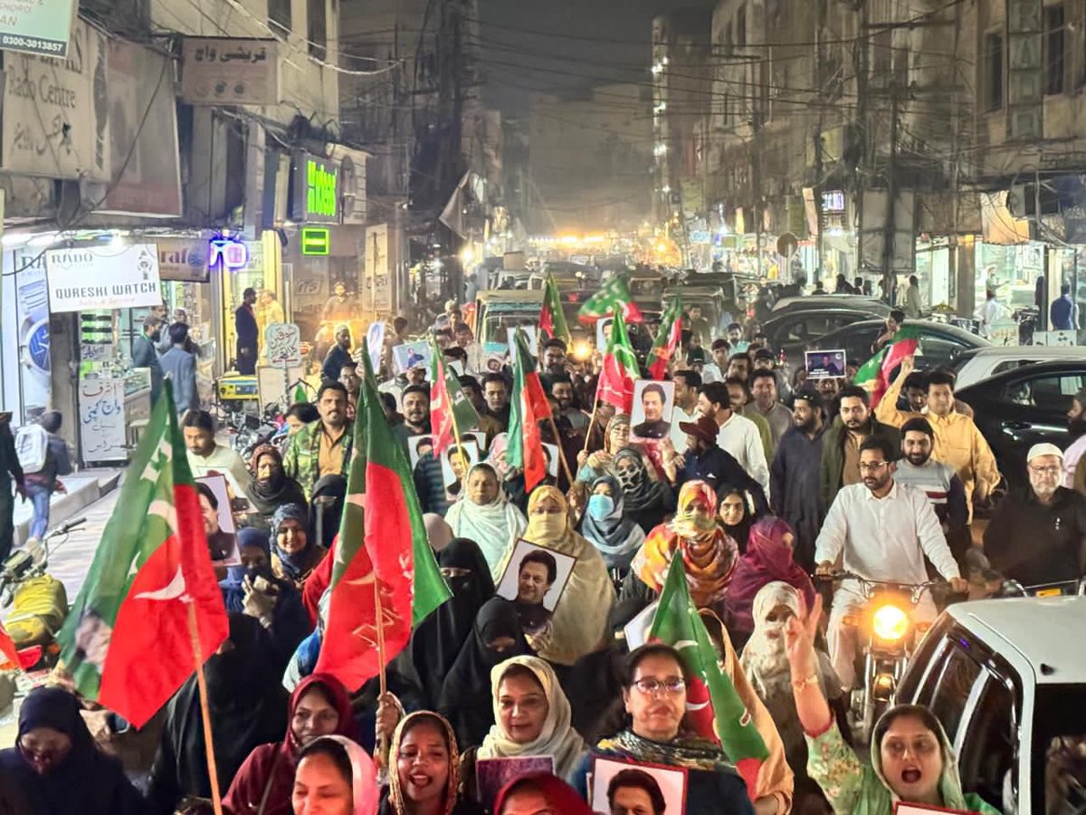 InsidePakistanX's tweet image. صدر سندھ پی ٹی آئی حلیم عادل شیخ کی ہدایت پر حیدرآباد میں عمران خان کے خلاف ناحق مقدمات اور سیاسی انتقام کے خلاف بھرپور احتجاج کیا گیا.

#KSAhonoursFieldMarshal
#Field_Marshal
#مجلس_اتحادامت_اجتماع
#اونرشپ_آرڈیننس_پر_عدالتی_وار
#بہادر_بلوچ_بچے
#سٹریٹ_موومنٹ_کی_تیاری_پکڑیں