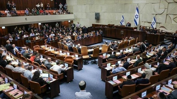 palinfoen's tweet photo. The Israeli Knesset approved, in its first and second readings, a temporary order allowing Communications Minister Shlomo Karhi to shut down foreign media outlets in "Israel", without being tied to a state of emergency.

#GazaGenocide
#Aqsaunderattack
#europe #Gaza #Palestine
#Israeliwarcrimes #غزة