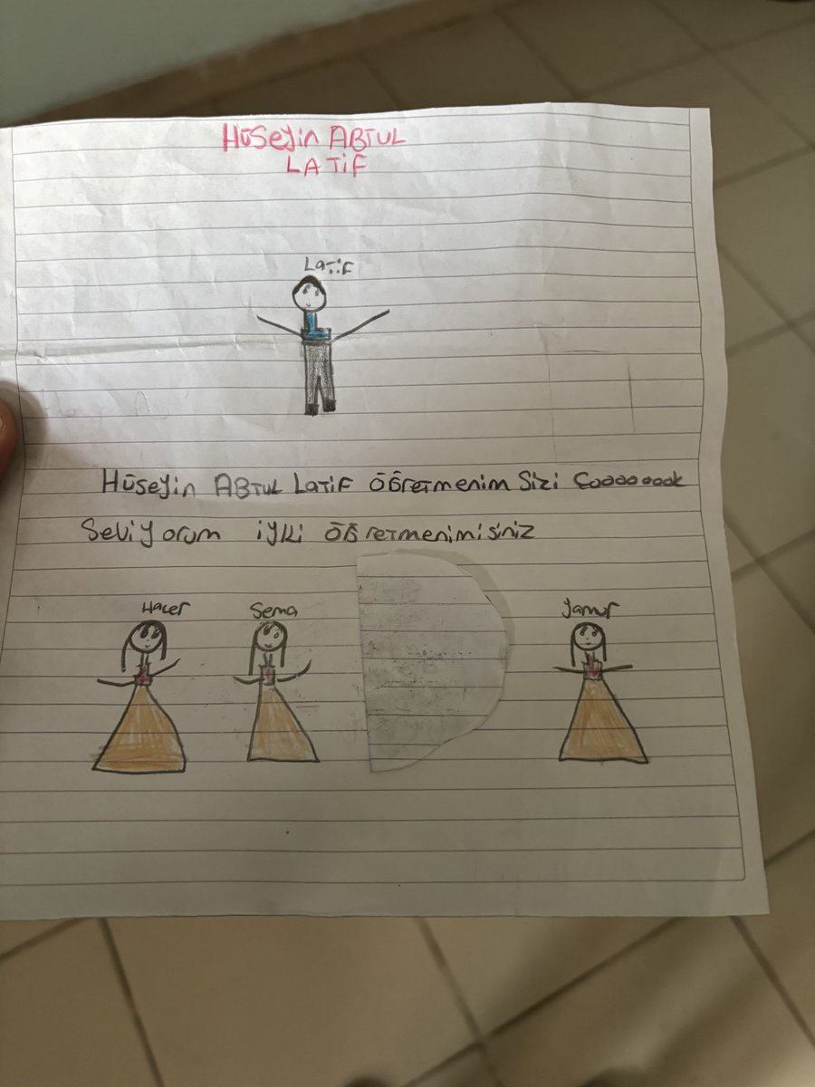 İsmim o kadar uzun ve saçma ki çocuklar bir senedir doğru yazmayı öğrenemedi