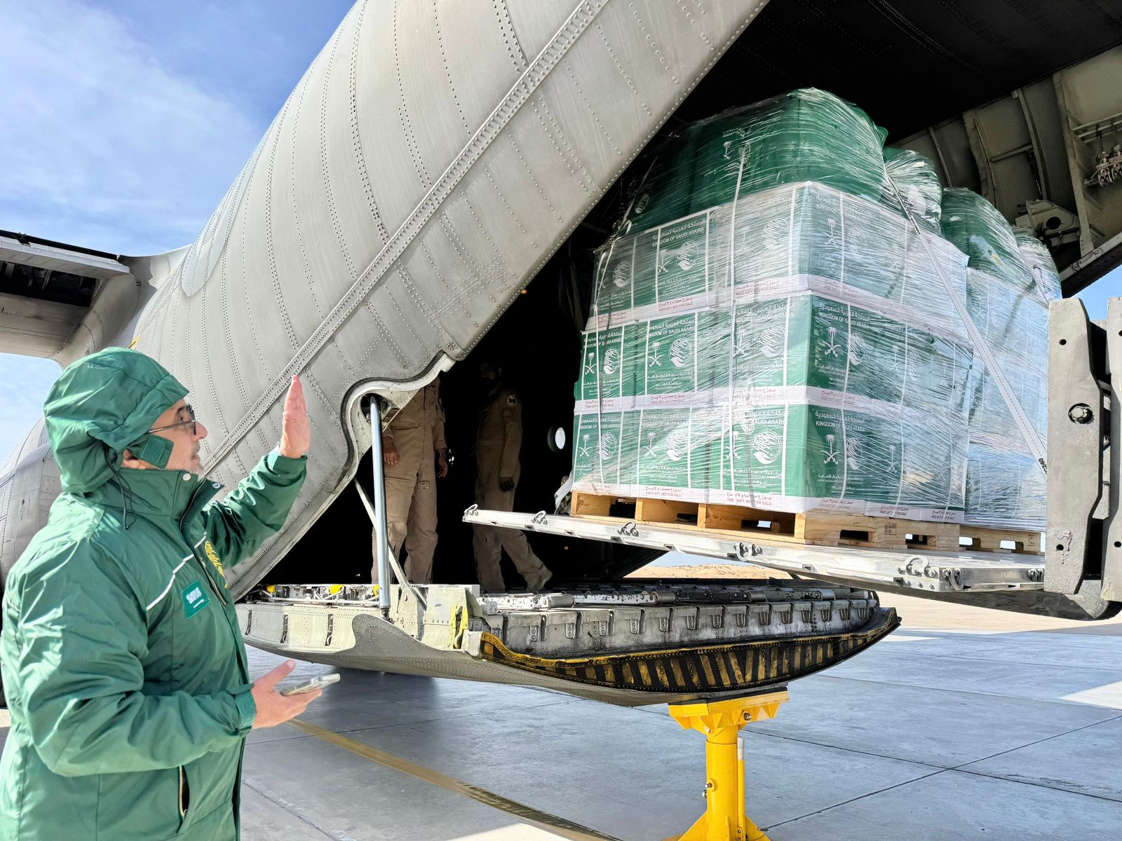 صور | يسيّرها مركز الملك سلمان للإغاثة.. وصول الطائرة الإغاثية السعودية الـ76 لإغاثة الشعب الفلسطيني في قطاع #غزة 