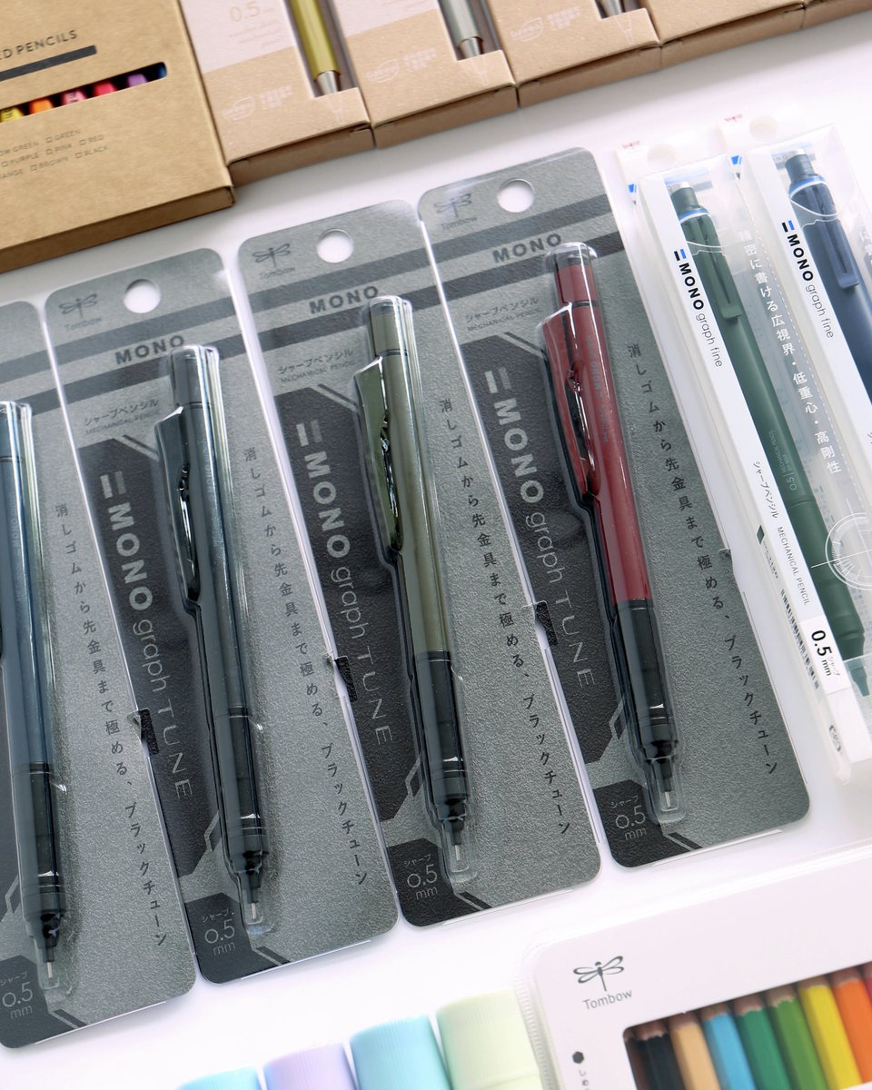 tombowpencil's tweet image. 2025年は昭和元年からちょうど100年目！👀

#昭和100年 をトンボの文具と共に振り返ってきたこの企画。
最後は昭和100年（令和7年　2025年）の新商品を並べてみました！

この100年で文具もかなり進化してきました。
今後の文具がどう進化していくのかも楽しみですね😊