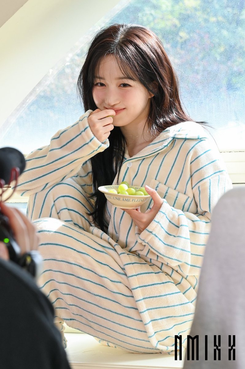 NMIXX_official's tweet photo. [📮] [NMIXX] NMIXX 해원 도씨 광고 촬영 Behind

https://t.co/FgiWrR3YTB

#NMIXX #엔믹스
#해원 #HAEWON https://t.co/p46g9aOCiC