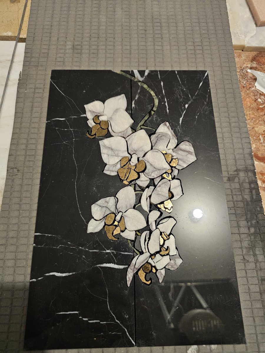 Azraetine's tweet photo. @allexbenedith I'm a mixed media artist who prioritizes making natural stone mosaics~ Still hoping to find my people https://t.co/ZUrUCOYvxa