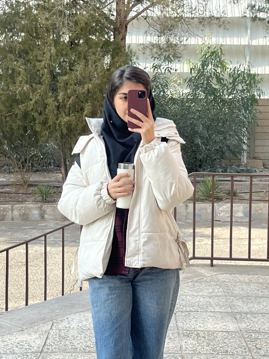 امروز کاپشنم و تراول‌ماگم ست شدن 🪼 
(هرروز همینه)