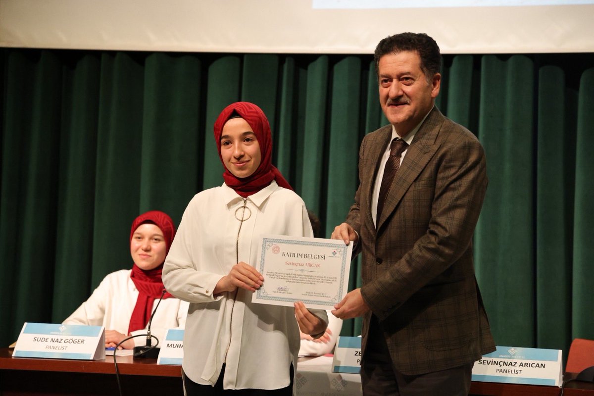 Anadolu Mektebi Aile Okumaları kapsamında Niğde’de gerçekleştirilen program çok verimliydi. Emeği geçen başta Prof. Dr. Sami Güçlü bakanımız olmak üzere, rehber öğretmenlerimize ve tüm katılımcılara tebrik ve teşekkür ediyoruz.