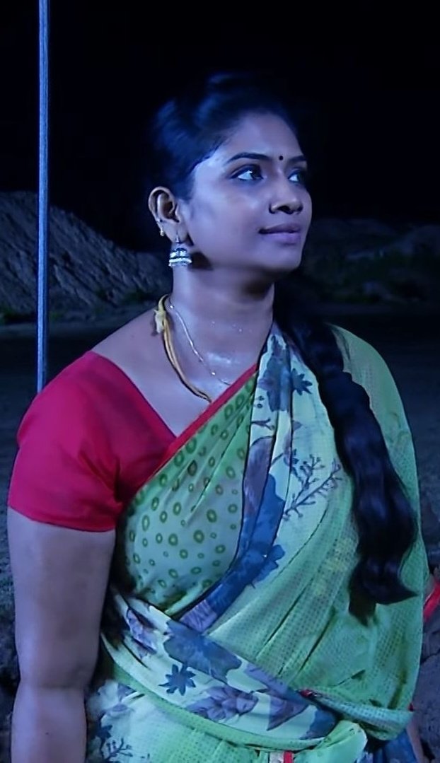 ActressAddictt's tweet image. Nama oorlayo or relative side layo nala 30, 35 vaysula ipdi oru gumtha irupa...ssh tharama

Ava purushan kaaranuku ava normal ah tan theriva aana gaaji muthi pona namaku apdiye kaama devadhaya teriva aah avalunga structure kita lam heroine eh nika mudiyathu

Any experience?