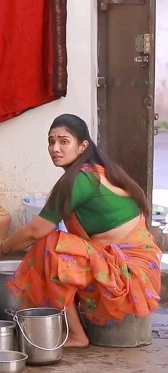 ActressAddictt's tweet image. Nama oorlayo or relative side layo nala 30, 35 vaysula ipdi oru gumtha irupa...ssh tharama

Ava purushan kaaranuku ava normal ah tan theriva aana gaaji muthi pona namaku apdiye kaama devadhaya teriva aah avalunga structure kita lam heroine eh nika mudiyathu

Any experience?