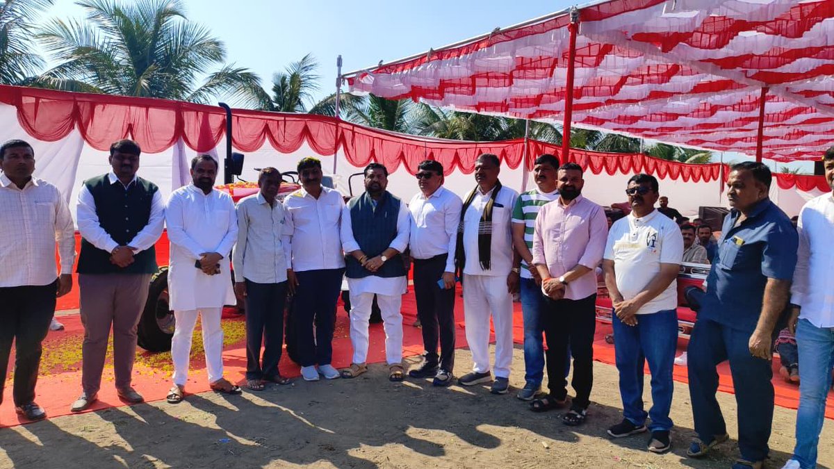 આજરોજ રાષ્ટ્રીય કિસાન દિવસ નિમિતે જૂનાગઢ ખાતે Vinay Tractors દ્વારા આયોજિત Massey Ferguson કંપનીના ભવ્ય કાર્યક્રમમાં ઉપસ્થિત રહેવાનો અવસર મળ્યો.
ખેડૂતભાઈઓના હિત માટે આધુનિક ખેતી સાધનો, નવી ટેક્નોલોજી અને ઉત્તમ માર્ગદર્શન આપતું આ આયોજન ખરેખર પ્રશંસનીય છે.
ખેડૂત એ આપણા દેશની રીડ છે