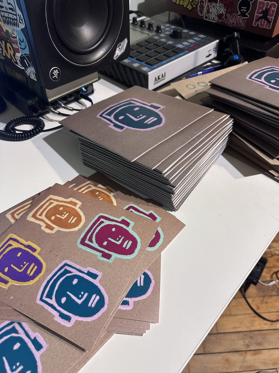 _nuttkase's tweet image. 16 января у меня выходит очень грязный, сырой инструментальный лоу фай альбом из 7 треков

Хаусец, экспериментальная электроника, хип хоп

К релизу напечатал стикеры и сделал семидюймовые виниловые пластинки👽