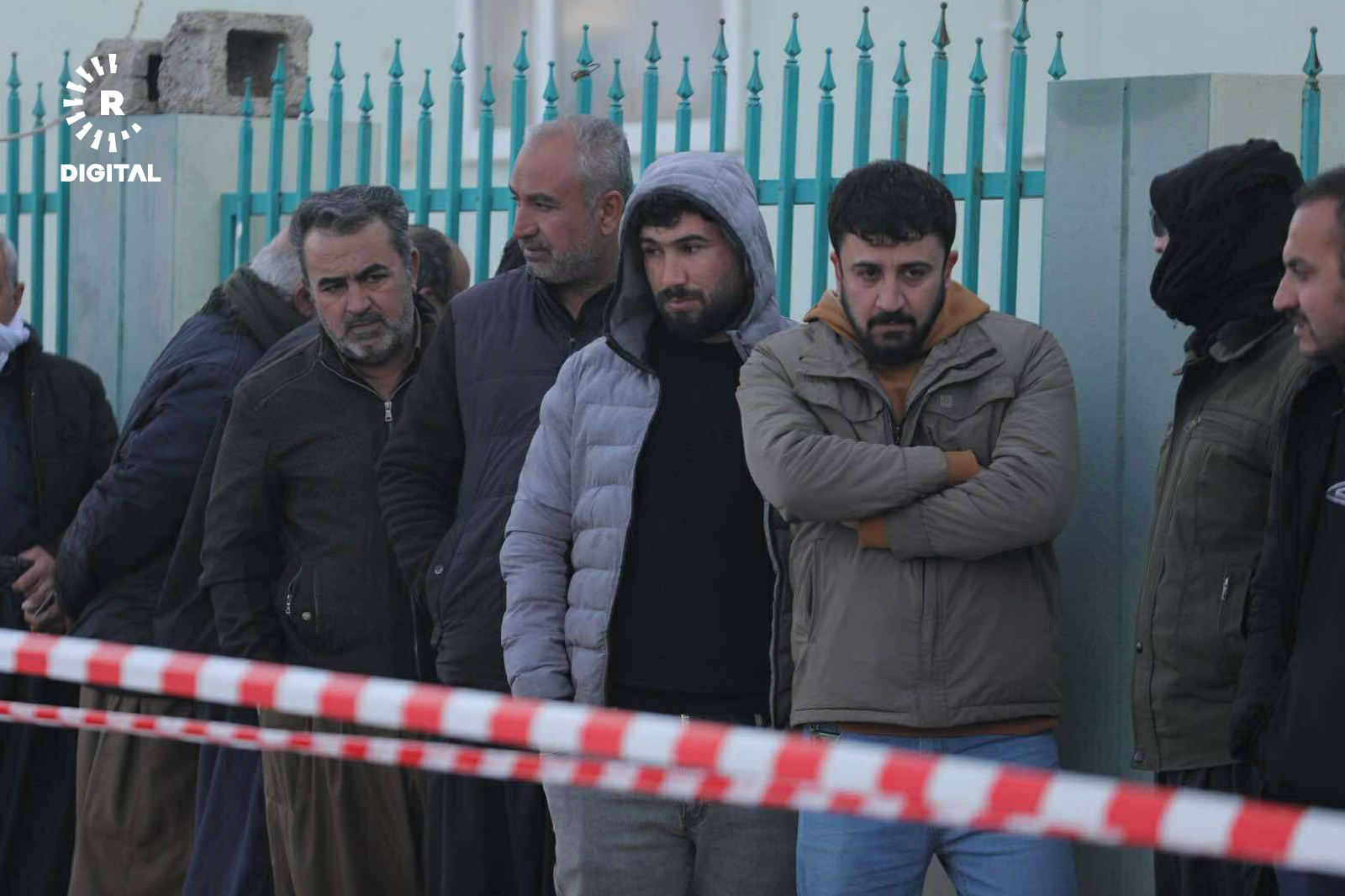 المتضررون من السيول في ناحيتي شورش وتكية بجمجمال في طوابير انتظار لتلقي المساعدات. تم جمع أموال المساعدات من قبل "رووداو" والمحسنين لتحسين أوضاع المتضررين. الصور.. حيدر عمر - رووداو 