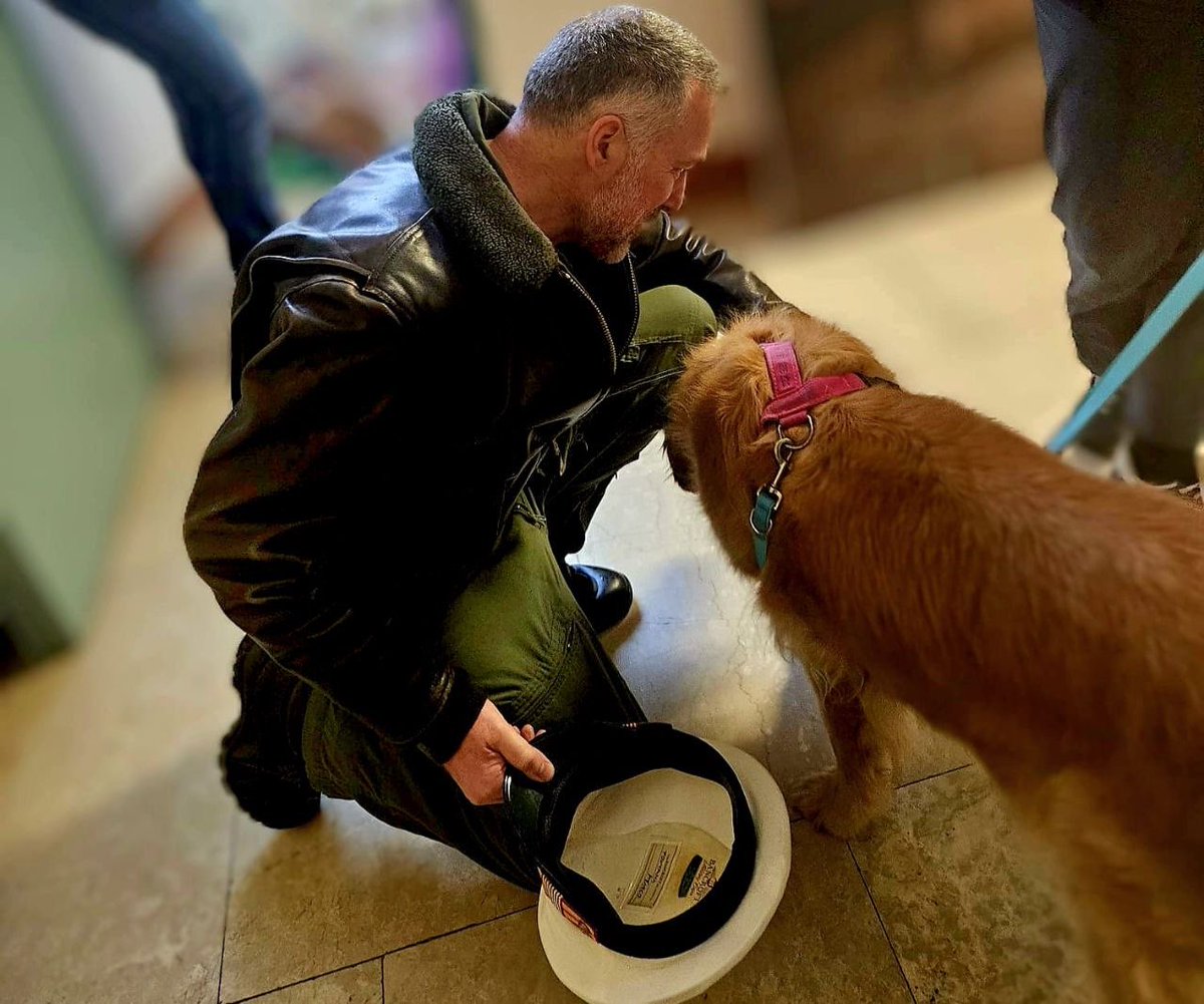 I militari di #MaristaeliLuni, in collaborazione con l’associazione <a href="/PortoDeiPiccoli/">Il Porto dei piccoli</a>, hanno portato doni, sorrisi e momenti di serenità ai piccoli pazienti degli ospedali #Gaslini di #Genova e #SantAndrea di #LaSpezia. 

Grazie all’iniziativa di pet therapy, promossa