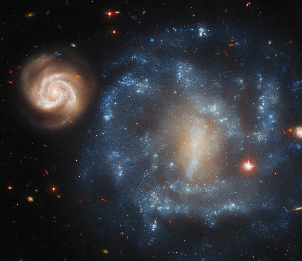 Madriles6211's tweet image. Arp4 Galsxy in Cetus constellation by Hubble telescope #NASA #ESA esahubble.org/images/potw255…