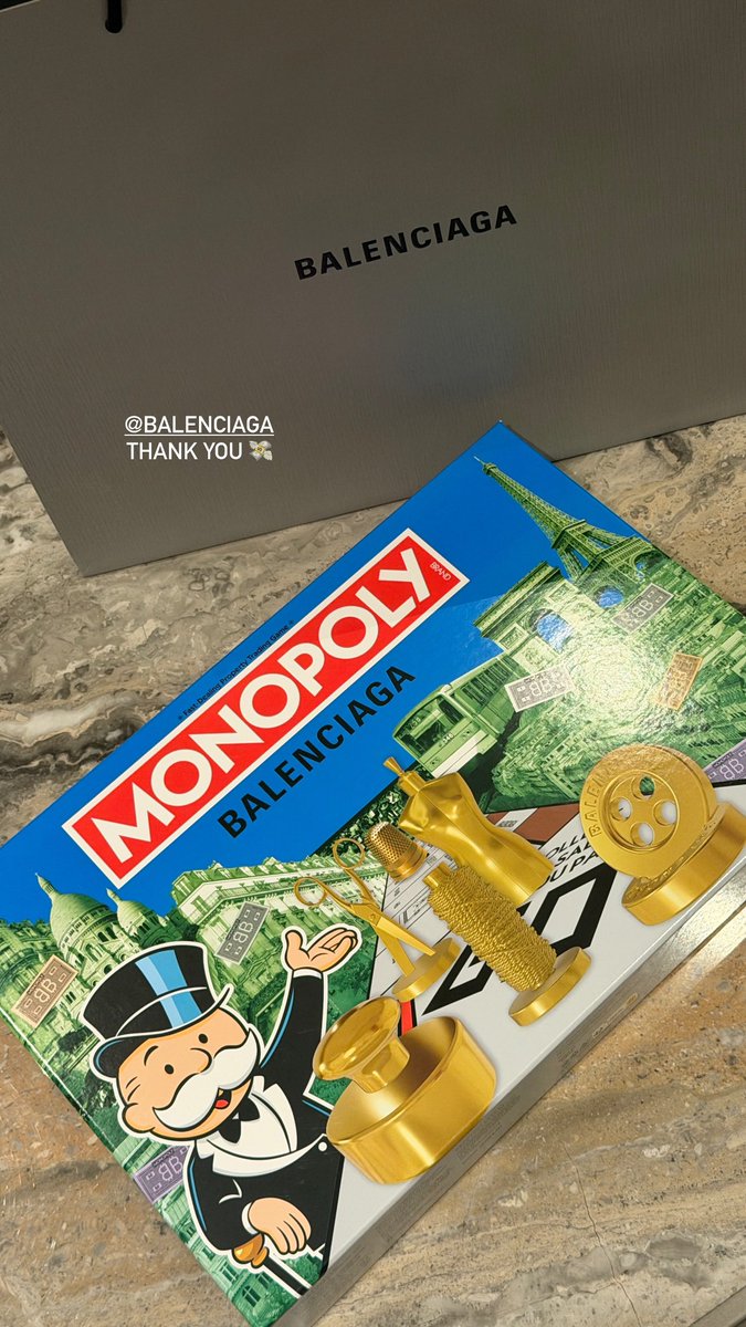 IGs : zeepruk

Thank You 💸 
#Balenciaga 

˚𖤐 <a href="/zee_pruk/">Z</a> 𖤐˚
#ZeePruk #Zunshine