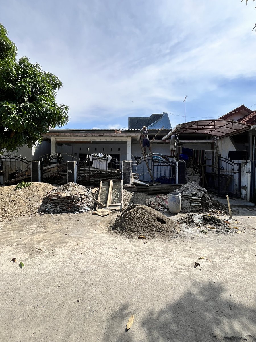 masjiwa24's tweet photo. POV mendesain rumah di kabupaten.

Alterasi | Mewujudkan ASA - Jisa House | Pemalang, Jawa Tengah
1. Desain
2. Eksisting
3. Progres konstruksi https://t.co/NgByqe8gFM