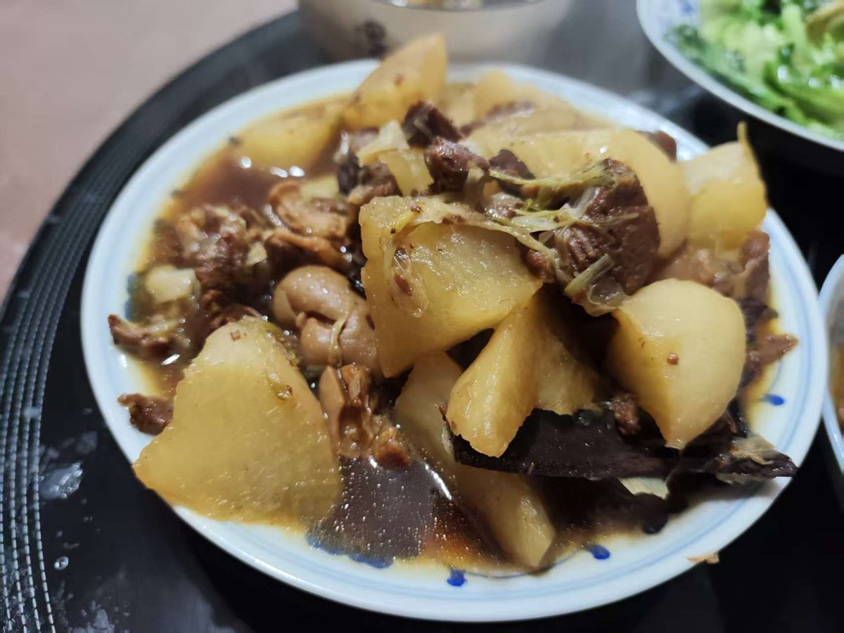 冬天就该多吃羊肉，萝卜和羊肉真是绝配~