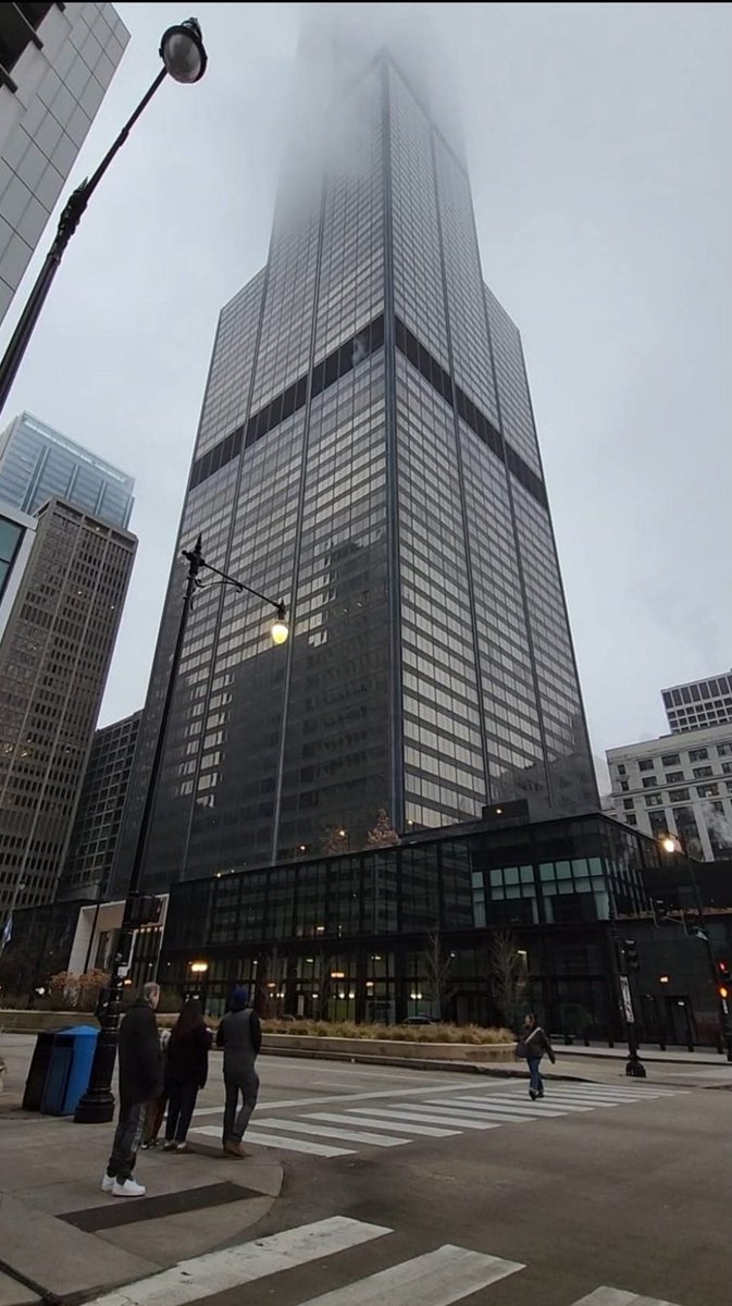 cwharris773's tweet photo. I took tgis pic 2 years ago today.
#Chicago
#SearsTower https://t.co/Zjdq5MHv2m