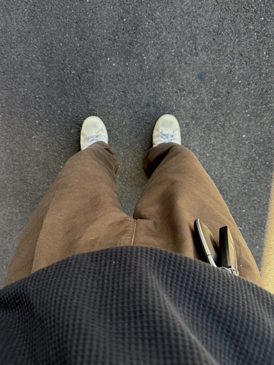 00sh_____'s tweet photo. UNIQLO:Cの新作バレルパンツ、この色めちゃくちゃ良いな… https://t.co/W0yPOpaPfZ