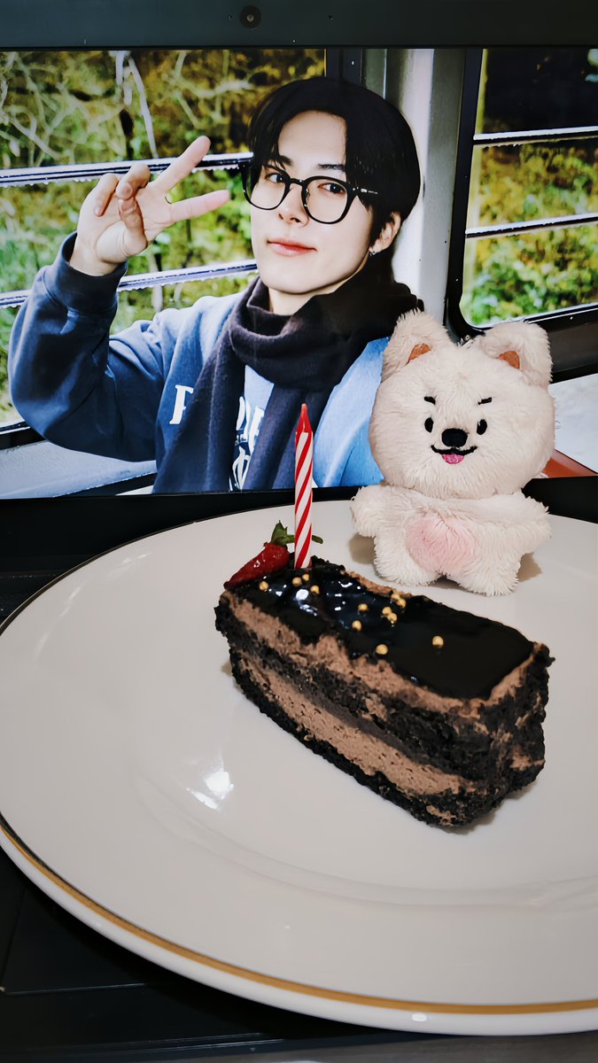 Vermusee's tweet photo. 𝑯𝒂𝒑𝒑𝒚 𝑩𝒊𝒓𝒕𝒉𝒅𝒂𝒚 𝑴𝒚 𝑳𝒐𝒗𝒆 ˙ . 𖹭 . 𖦹˙—

#더비사랑꾼_에릭아생일축하해 
#더비는_영원히_에릭이편
#THEBlovesERIC https://t.co/GGbBerrJcF