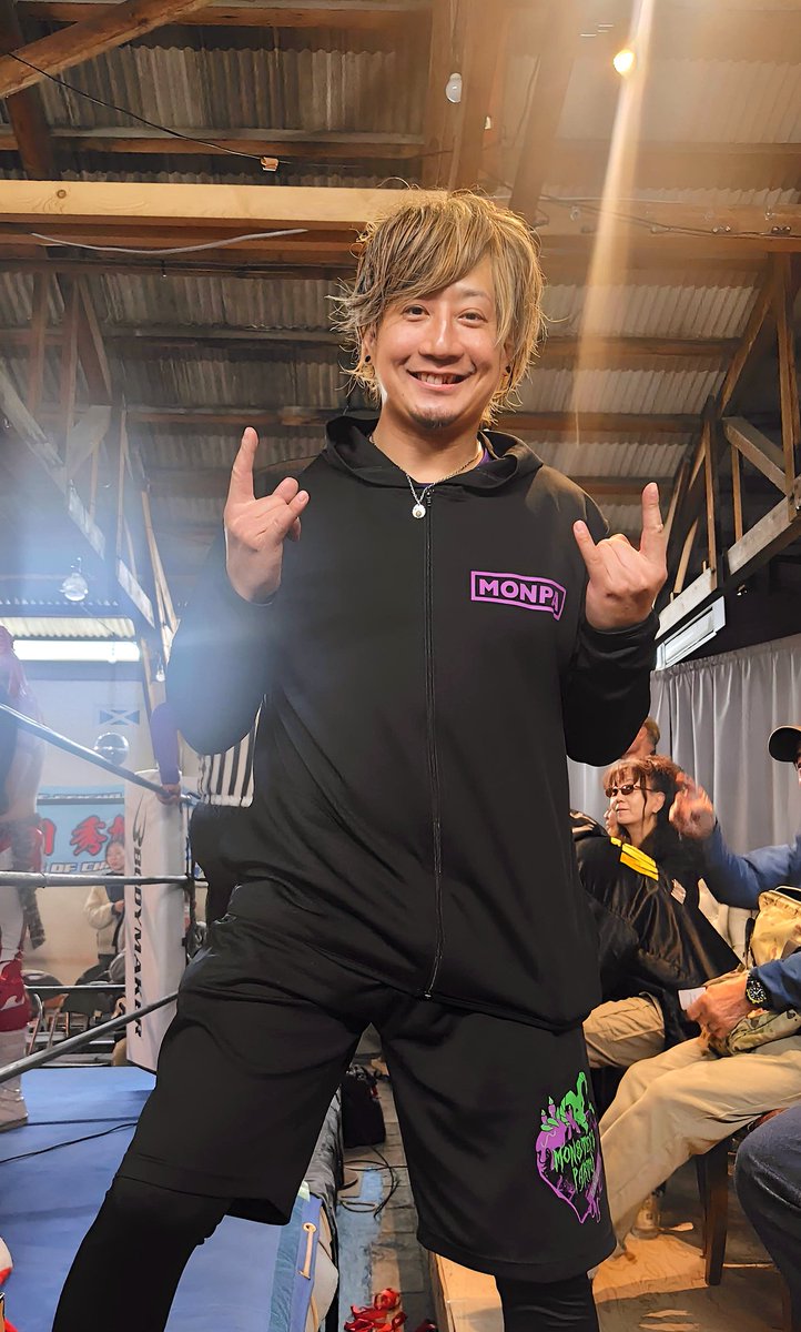 9.21 #西湘プロレス
記念撮影が終わった所で
「仲川さーん‼️」
と声をかけたら降りて来てポーズとってくれて嬉しかった‼️😆✨
#仲川翔大