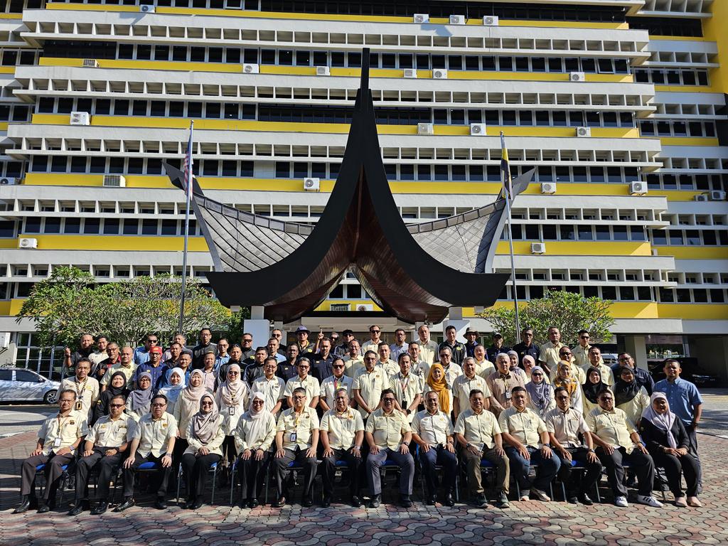 Lawatan Kerja Jabatan Kerja Raya Melaka ke Jabatan Kerja Raya Negeri Perak  yang disertai oleh delegasi JKR Melaka diketuai oleh Pengarah Kerja Raya Melaka, Tuan Ir. Hj. Mohamad Salzeli bin Moktar.