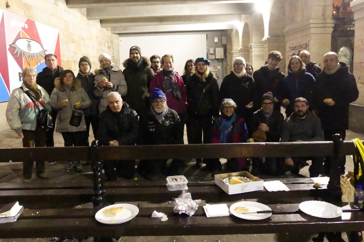 #MJJM25 Gernikako MARIJESIAK. 2025-12-23. Zortzigarren eguna, martitzena: ERRENTERIA. 2.doinua "Jesukristo”. 122 kopla. 78 lagun. 4:00 - 5:25. 4,69 km. 7°. Fresko. Bakarlariak: Ane Miren AREJITA &amp; Fernando ASTOREKA  &amp; Denis AZKARATE  &amp; Iñaki GONZALEZ &amp; Alexander URIARTE