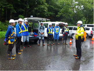 mlit_narusou's tweet photo. 用地測量業務担当の株式会社都市整備のⅯＴです。
ダム建設の事業用地取得のための調査を行っています。建設事業の基盤を支えるという重要な役割があり、自分の仕事が地図や図面として残る達成感は現場を見ている者だけの特権と魅力です。
＃未来へつなぐ ＃水しごと ＃鳴瀬川総合開発事業 
＃やりがい https://t.co/vapTE1hki1