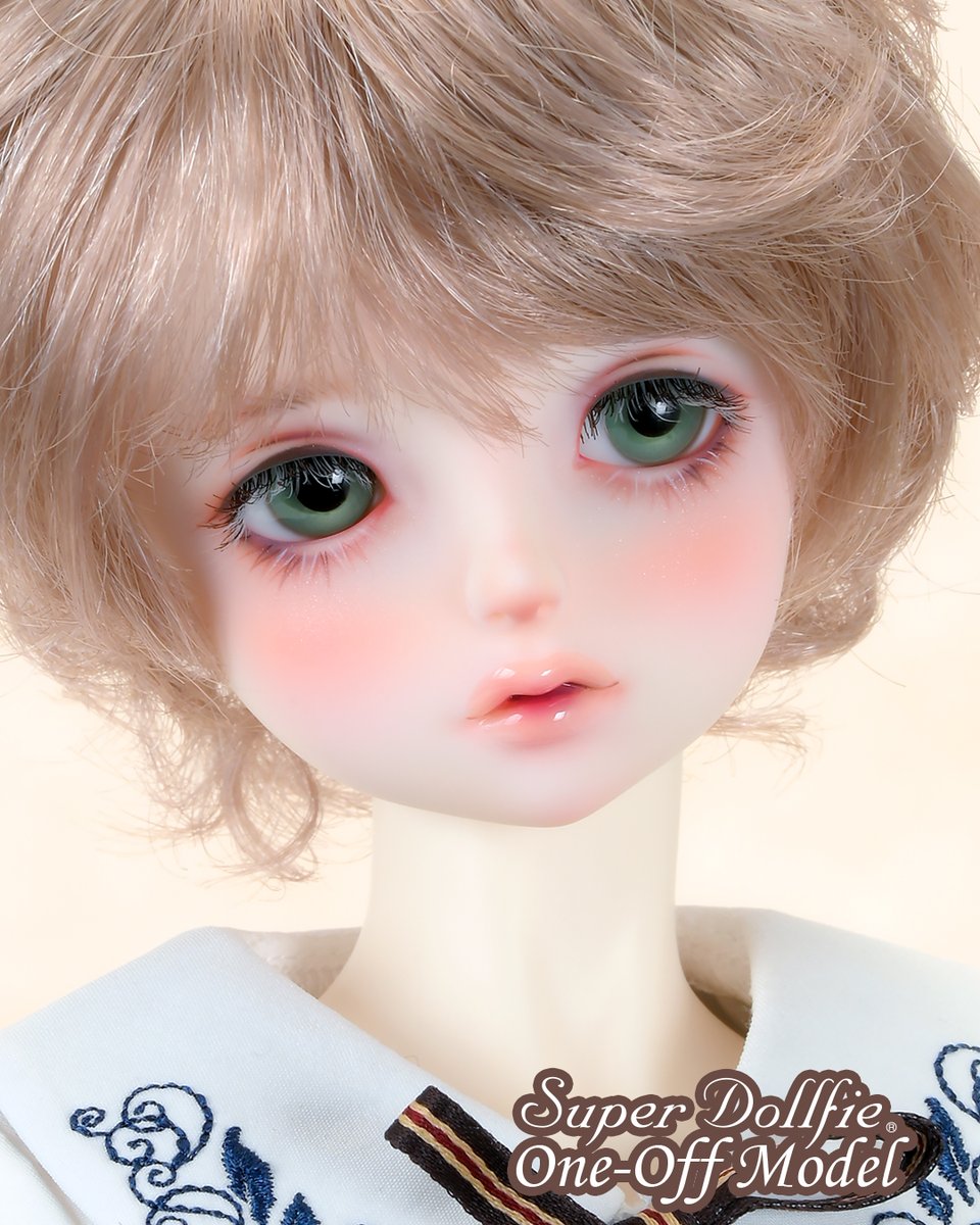 【#スーパードルフィー 公式Instagram】

2026年1月1日(木・祝)お披露目
天使のすみか New Year’s Celebration
SDメモリアルワンオフモデルをご紹介中♪

Find us on Instagram!!
→ instagram.com/volks_superdol…

#ボークス #天使のすみか
#ホビーは心の支え #ワンオフ

画像モデル：SD男の子 SD-F-95