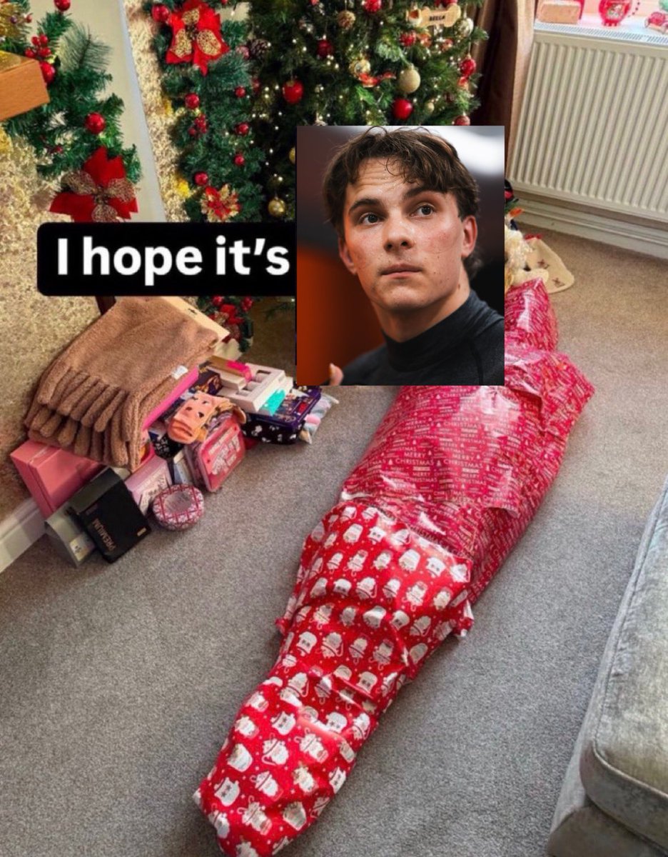 Guysss look what’s under my tree
