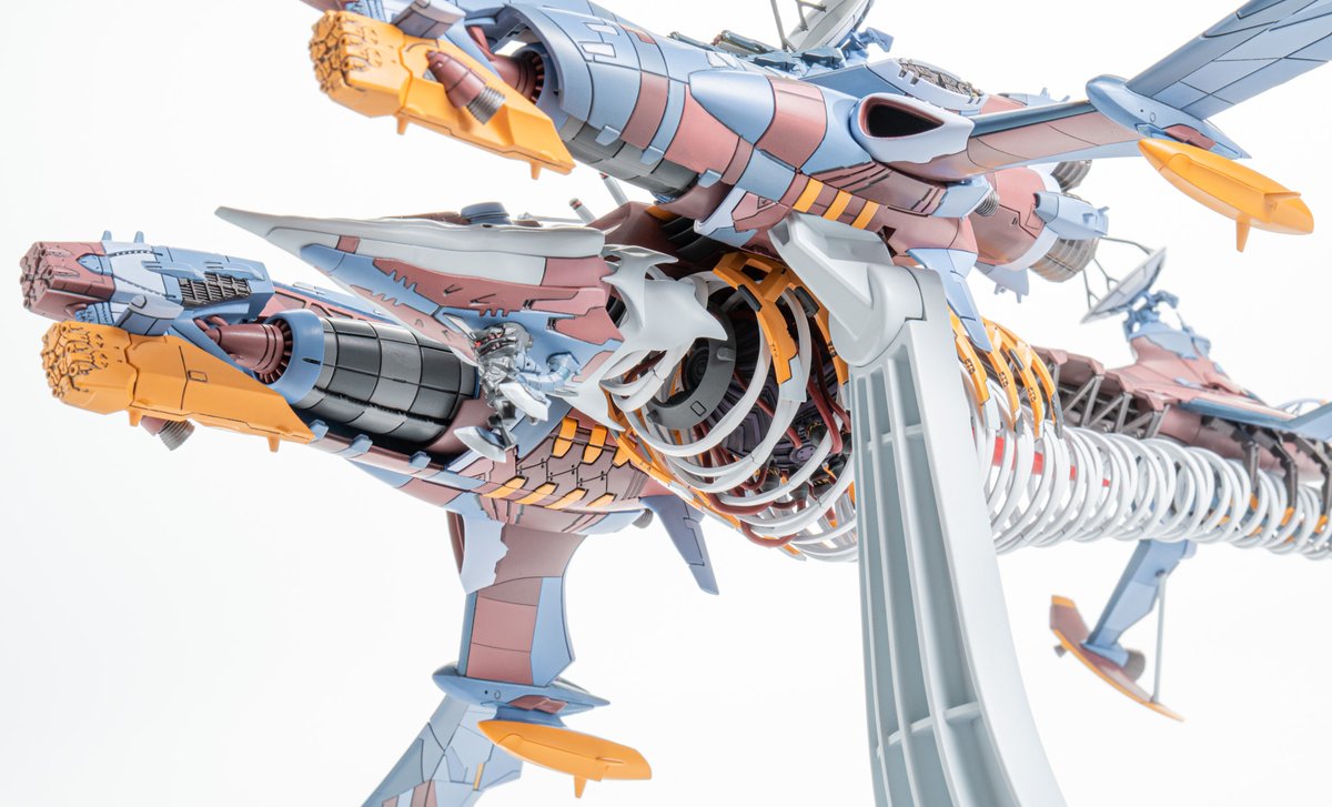 NFT_mxf's tweet image. 「人類がその浄化されたエリアを祝福も受けずに進んでいる。加持のデータとアンチLシステムのおかげだ」

PLAMAX AAAヴンダーのランナーを少しずつ。

あんな巨体に小さいフロートが付いているのも不思議ですが、人工物がまとまった黄橙色のランナーには艦首や"外側の肋骨"など見どころがたくさん！