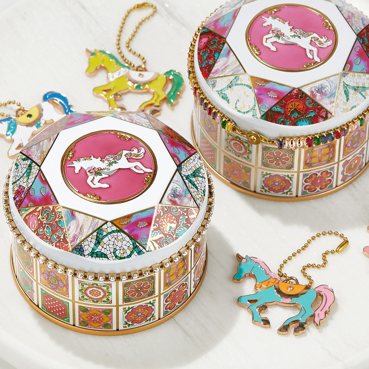 12月24日（水）お昼12時に『ユニコーン缶』と『ネコのトランプ缶2』が