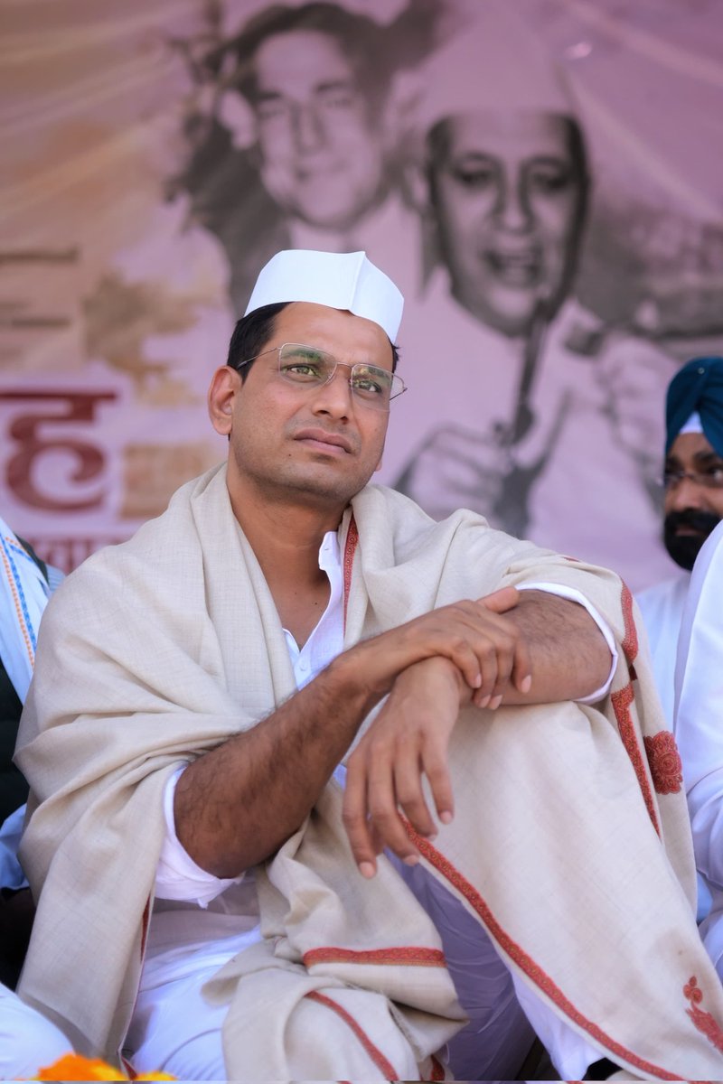 SharathINC's tweet photo. नेहरू के सपनों के शहर भिलाई और भिलाई स्टील प्लांट के निजीकरण के खिलाफ विधायक देवेंद्र यादव 72Hr सेअनशन पर
लोकतंत्र में शांतिपूर्ण सत्याग्रह शासन व्यवस्था को आईना दिखाने का संवैधानिक माध्यम
इसे केवल एक प्रदर्शन नहीं बल्कि चेतावनी के रूप में देखा जाना चाहिए
 #SaveBhilaiSteelPlant https://t.co/H1whMggZms