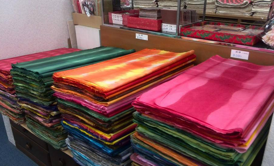 AichiNow_en's tweet image. #Washi, or #JapanesePaper, is a versatile medium and traditional Japanese work of art📃aichinow.pref.aichi.jp/en/spots/detai… At Washi Shop Kamizono, you can shop for traditional crafts and even take classes to create your own one-of-a-kind piece😀 #AichiNow