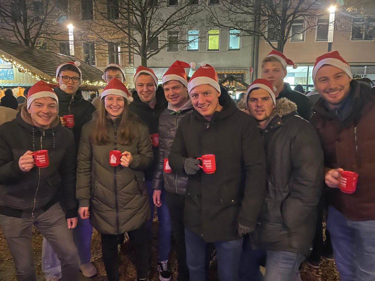 fvrph's tweet image. Der FV Rannungen/Pfändhausen/Holzhausen wünscht Euch frohe Weihnachten sowie natürlich einen guten Rutsch und viel Gesundheit, Glück, Erfolg und Freude im neuen Jahr 2026!