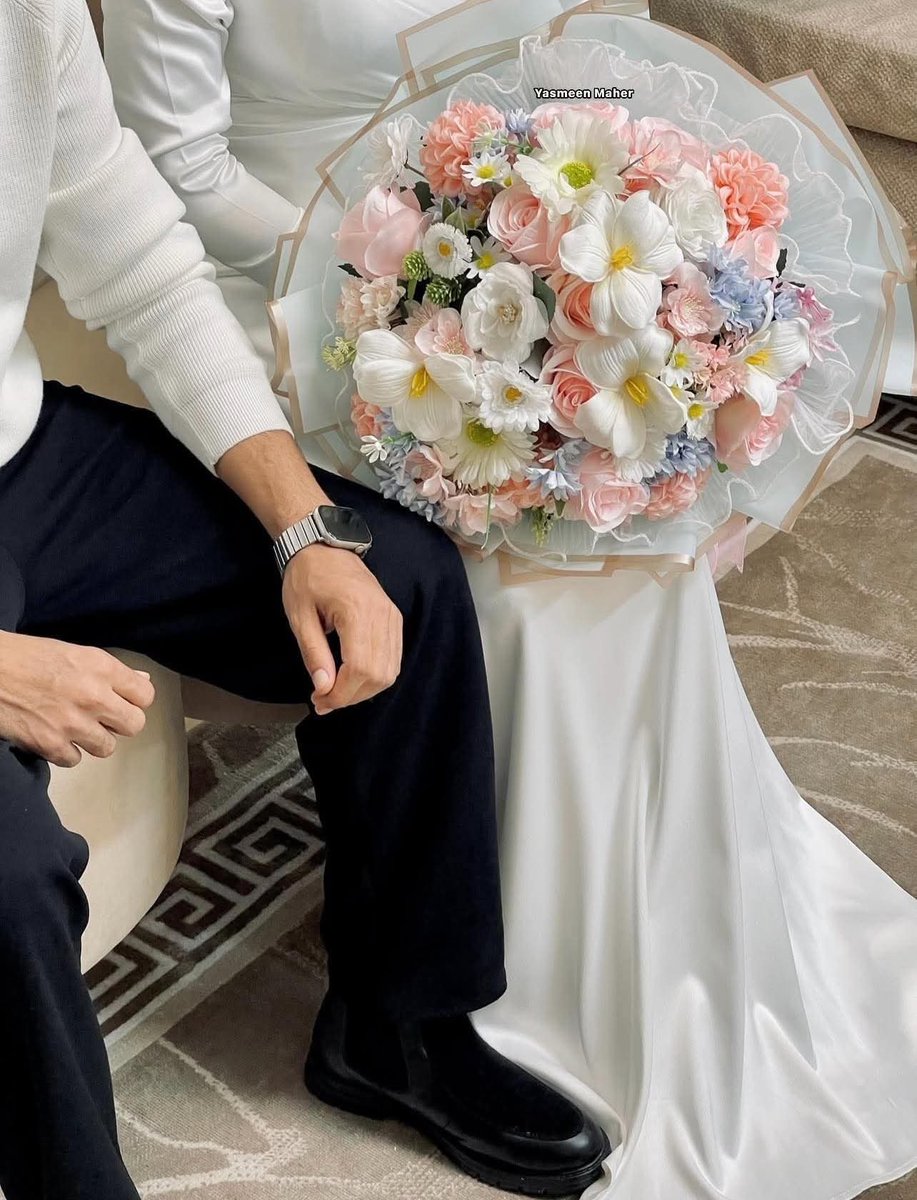 يا سَعد من نال حبيبُه،
ويا سعد من له مُحب يُقاتل الحياة لأجلهِ