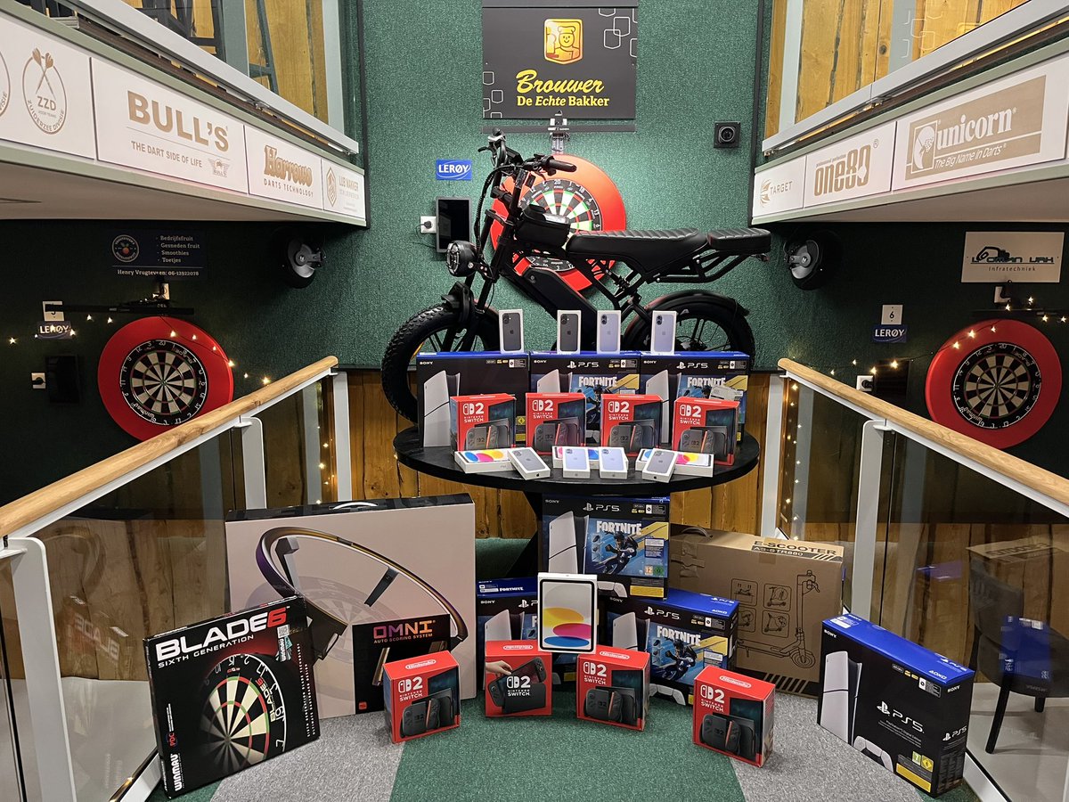 🤩Vanavond, morgen en zaterdag 27 december gaat het weer gebeuren! Er liggen prachtige prijzen klaar voor de verlotingsavonden! Zaal open 19,00 uur.
Oa.:
Fatbike🏍️
iPhone 📱 
PlayStation 🎮
Step 🛴
Omnio darttelsysteem 🎯
Switch 2 🎮
Geld 💶 
En nog veel meer!