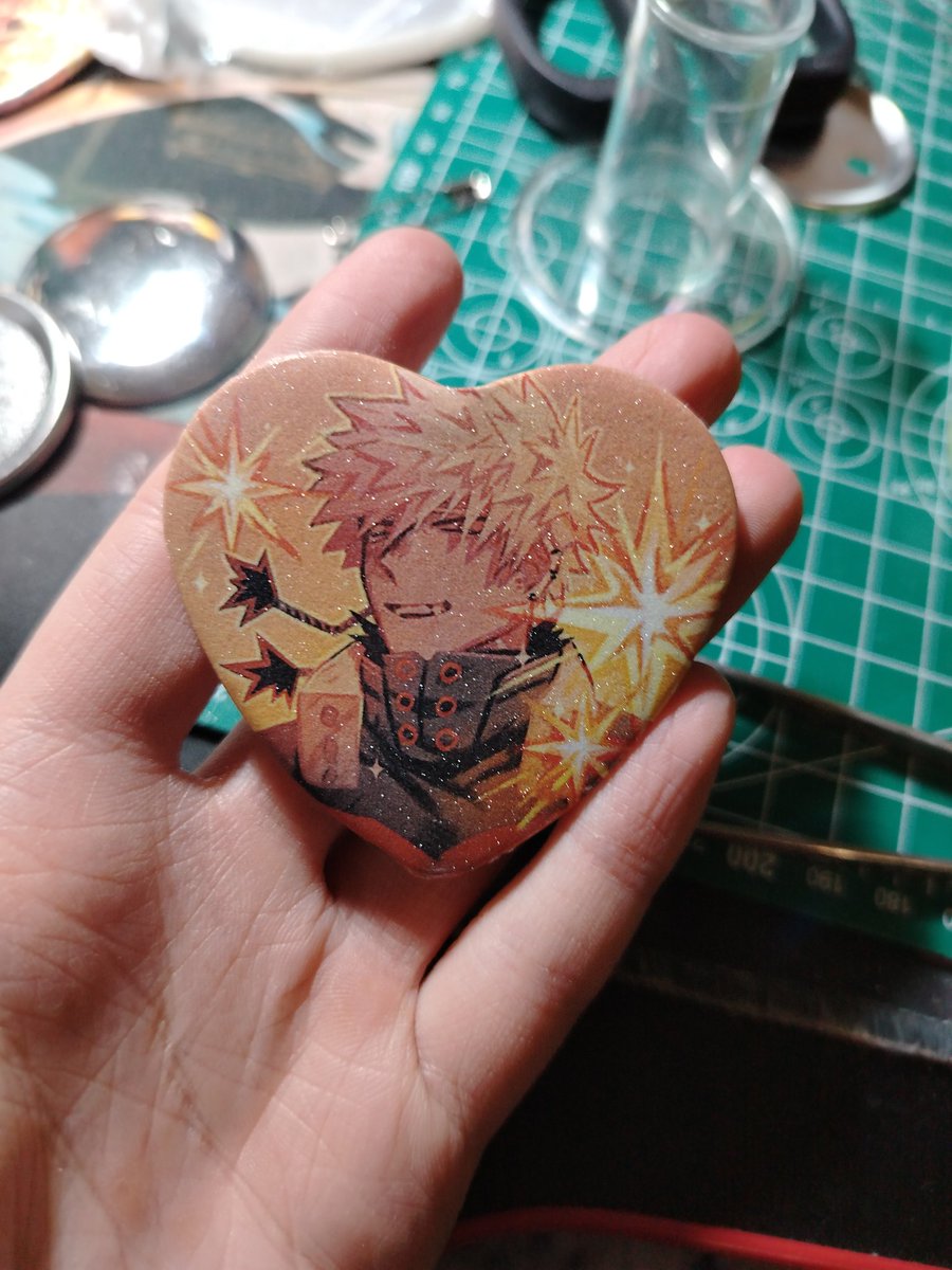 I just love the fact that I can make my own merch at any time
The colors suck I'll redo it

#MHA #BNHA #Bakugou #kacchan