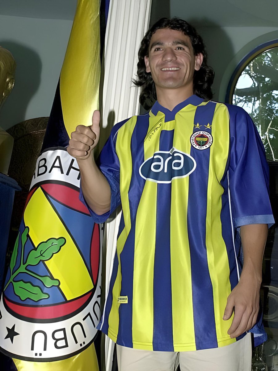 Ariel Ortega: “Fenerbahçe, bonservisim için istenilen parayı yatırdı ve benim rızam olmadan transfer gerçekleşti. Her zaman olduğu gibi menajerim de alacağı komisyonu düşünüyordu ve beni apar topar bir uçağa bindirdiler. Transfer bana son anda bildirildi; Türkiye’ye gitmek