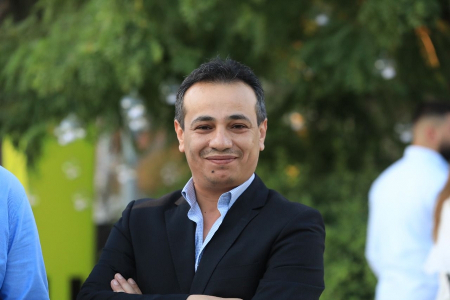 عاجل الكاتب الاقتصادي علاء القرالة يكتب ... كلما قررت الدولة أن تتقدم خطوة إلى الأمام، او ان تعلن عن مشاريع كبرى وتنموية, تخرج علينا ذات الأصوات المعتادة، بنفس اللغة المسمومة وكأن هناك من لا يعيش إلا على تخريب الأمل،ومن المعيب أن يتحول هذا الحق عند بعضهم إلى «مهنة قائمة» .. فمن يحاسب هؤلاء؟ #الأردن 