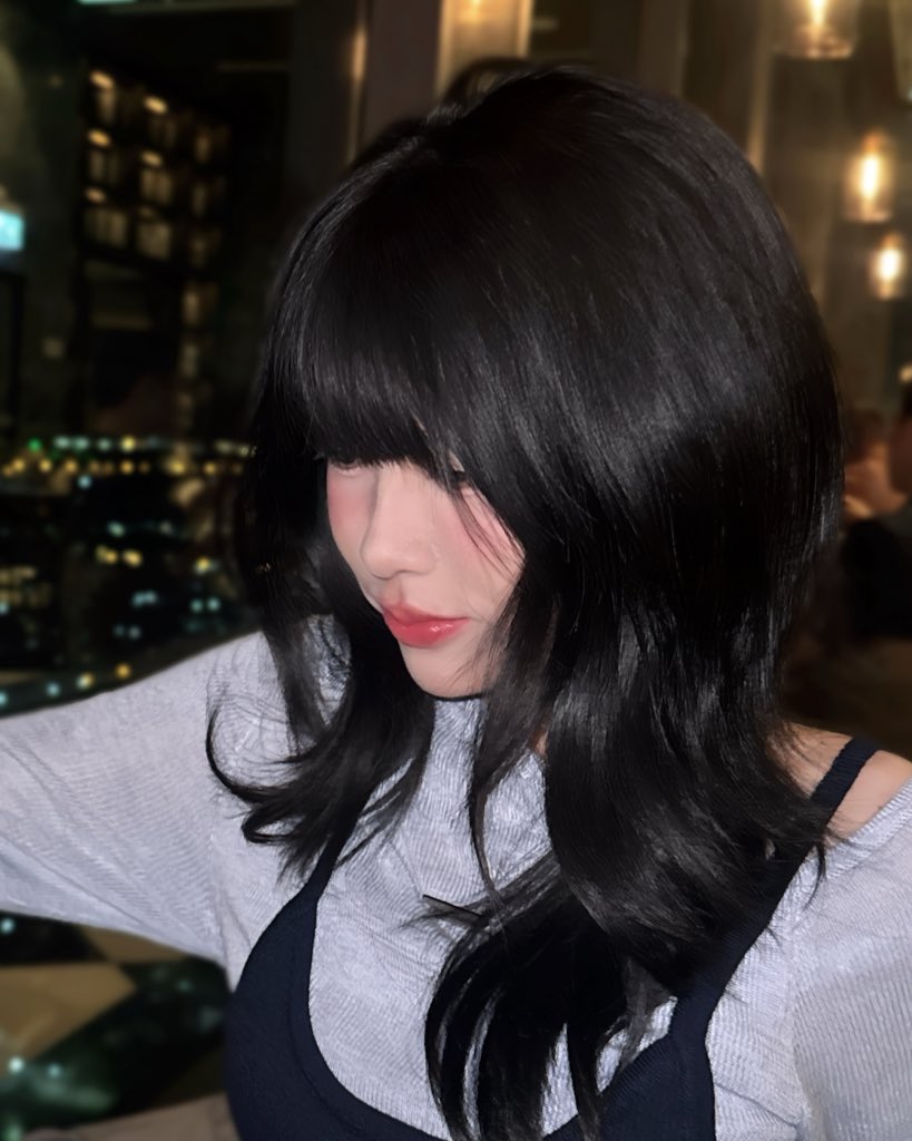 รู้สึกเลยว่าผมร่วงน้อยลง แข็งแรง ละความหนาเพิ่มขึ้นเยอะ (รูปซ้ายตอนตัด hushcut แรกๆก็ว่าผมขึ้นเยอะแล้ว แต่ตอนนี้ถ่ายรูปละหัวใหญ่มาก 🤣 )