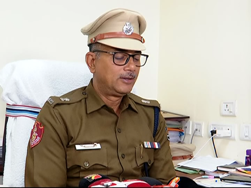 otvkhabar's tweet photo. #ହ୍ୟୁମାନ_ମୃତ୍ୟୁ,#ସମସ୍ତଙ୍କୁ_ନୋଟିସ୍‌_ହେବ: #ADCP
-କଟକ: ହ୍ୟୁମାନଙ୍କ ମୃତ୍ୟୁକୁ ନେଇ ମା’ ଶେଫାଳୀ ସୁନାଙ୍କ ଏତଲା ପ୍ରସଙ୍ଗ
-କଟକ ଅତିରିକ୍ତ ଡିସିପି ଅମରେନ୍ଦ୍ର ପଣ୍ଡାଙ୍କ ପ୍ରତିକ୍ରିୟା
-'୯ ଜଣଙ୍କ ନାଁରେ ଏତଲା ଦେଇଛନ୍ତି ଶେଫାଳୀ ସୁନା'
-'ଏତଲାକୁ ଭିତ୍ତି କରି ତଦନ୍ତ ହେବ,ବିଭିନ୍ନ ଦଫାରେ ମାମଲା ରୁଜୁ’
-'ଯେଉଁମାନଙ୍କ ନାଁ ଏତଲାରେ ଅଛି ସେମାନଙ୍କୁ ନୋଟିସ୍ କରି ଡକାଯିବ'
-ମାମଲାର ବ୍ୟାପକ ତଦନ୍ତ କରାଯିବ କହିଲେ ADCP ଅମରେନ୍ଦ୍ର ପଣ୍ଡା
#HumanSagarDeathCase #ShefaliSunaFIR #CuttackPolice #OTV
