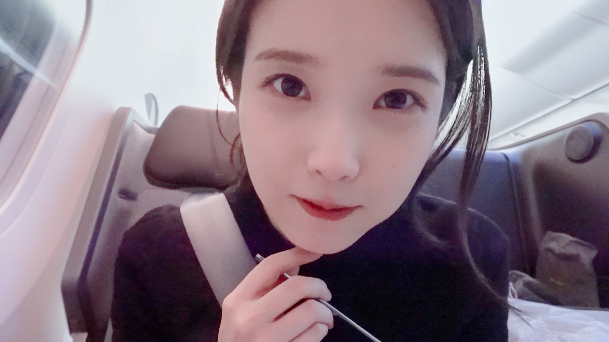 [IU TV]

기내에서 소근소근 브이로그🤫 ㅣ AAA 2025 시상식 비하인드
Quietly whispering V-log on the plane🤫 ㅣ Behind the scenes of AAA 2025

🎥 youtu.be/fB8MOp68dRM

#아이유 #IU
#AAA2025 #2025AsiaArtistAwards