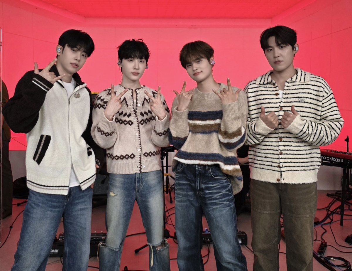 AB6IX's tweet image. [📷] AB6IX (에이비식스) 'STUPID' SPECIAL LIVE CLIP🎸 (BAND ver.)

𝗧𝗵𝗮𝗻𝗸𝘀 𝘁𝗼 𝗔𝗕𝗡𝗘𝗪 🤍

#AB6IX #에이비식스
#UPSIDE_DOWN
#STUPID