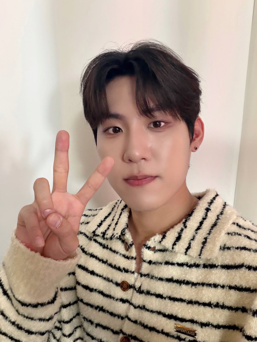 AB6IX's tweet image. [📷] AB6IX (에이비식스) 'STUPID' SPECIAL LIVE CLIP🎸 (BAND ver.)

𝗧𝗵𝗮𝗻𝗸𝘀 𝘁𝗼 𝗔𝗕𝗡𝗘𝗪 🤍

#AB6IX #에이비식스
#UPSIDE_DOWN
#STUPID