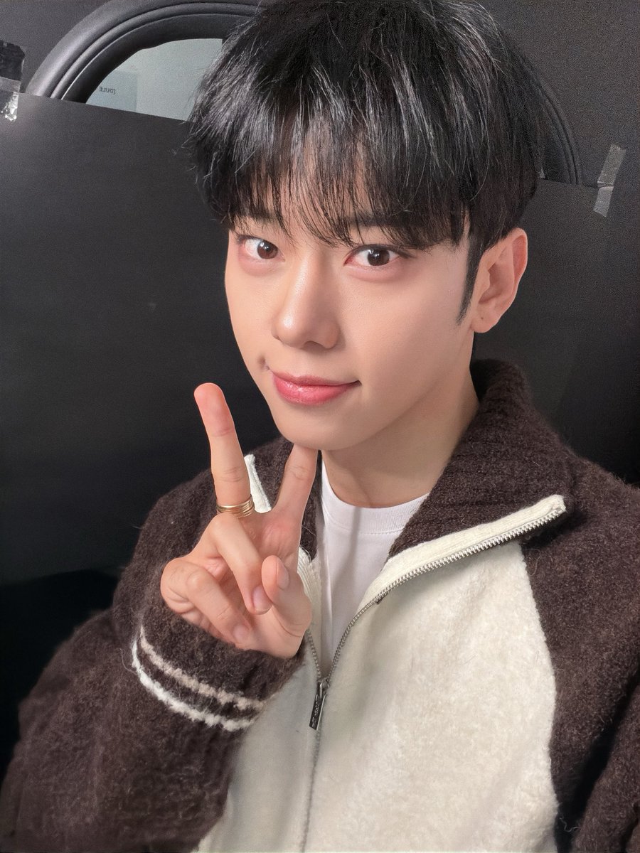 AB6IX's tweet image. [📷] AB6IX (에이비식스) 'STUPID' SPECIAL LIVE CLIP🎸 (BAND ver.)

𝗧𝗵𝗮𝗻𝗸𝘀 𝘁𝗼 𝗔𝗕𝗡𝗘𝗪 🤍

#AB6IX #에이비식스
#UPSIDE_DOWN
#STUPID