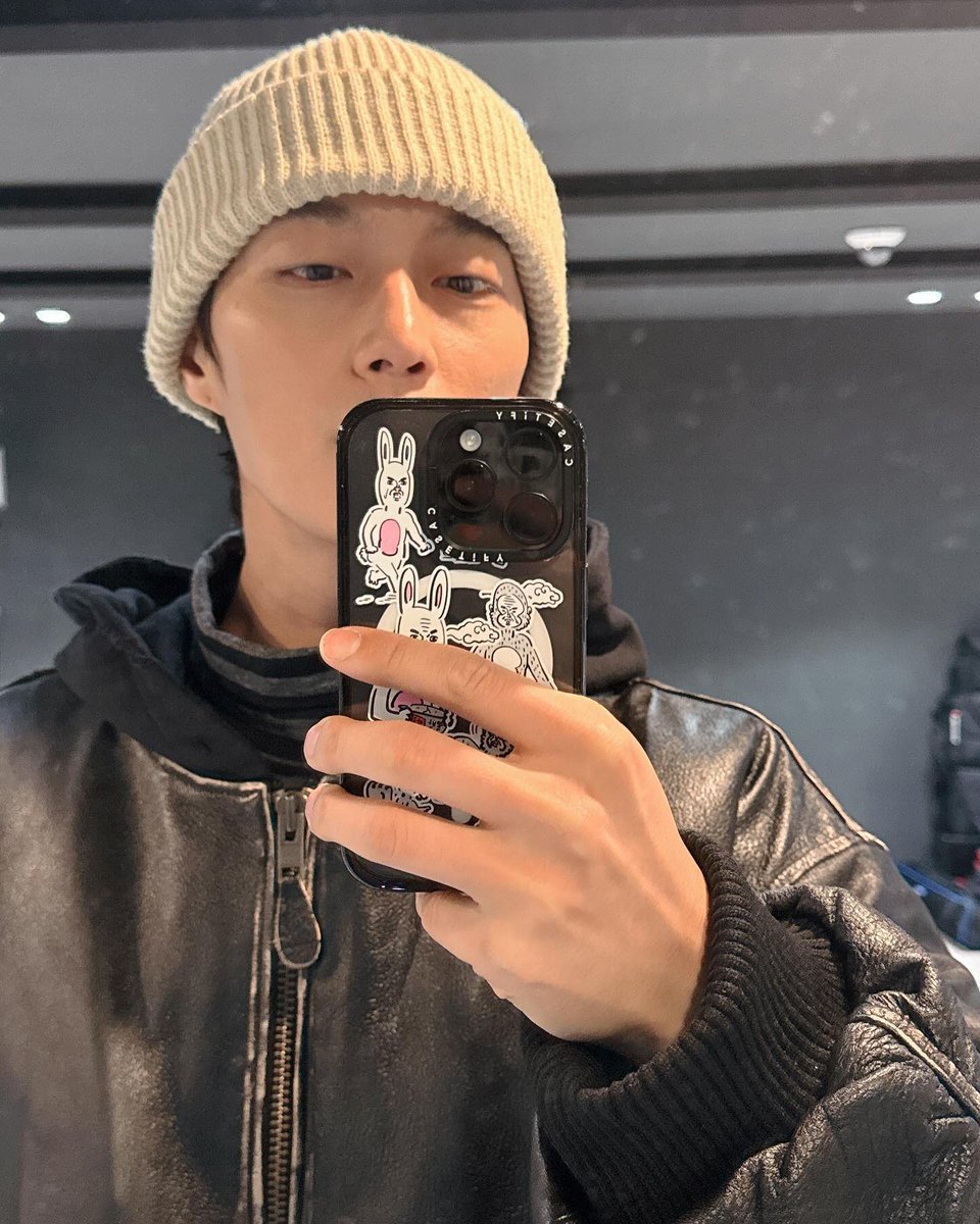 timetoYDJ's tweet photo. [241223] 인스타그램 두준

이제 진짜 겨울이 온 것 같아요! 감기 절대 ���심하시고, 크리스마스에 만나요💡✌️ https://t.co/yLpPDksrvu