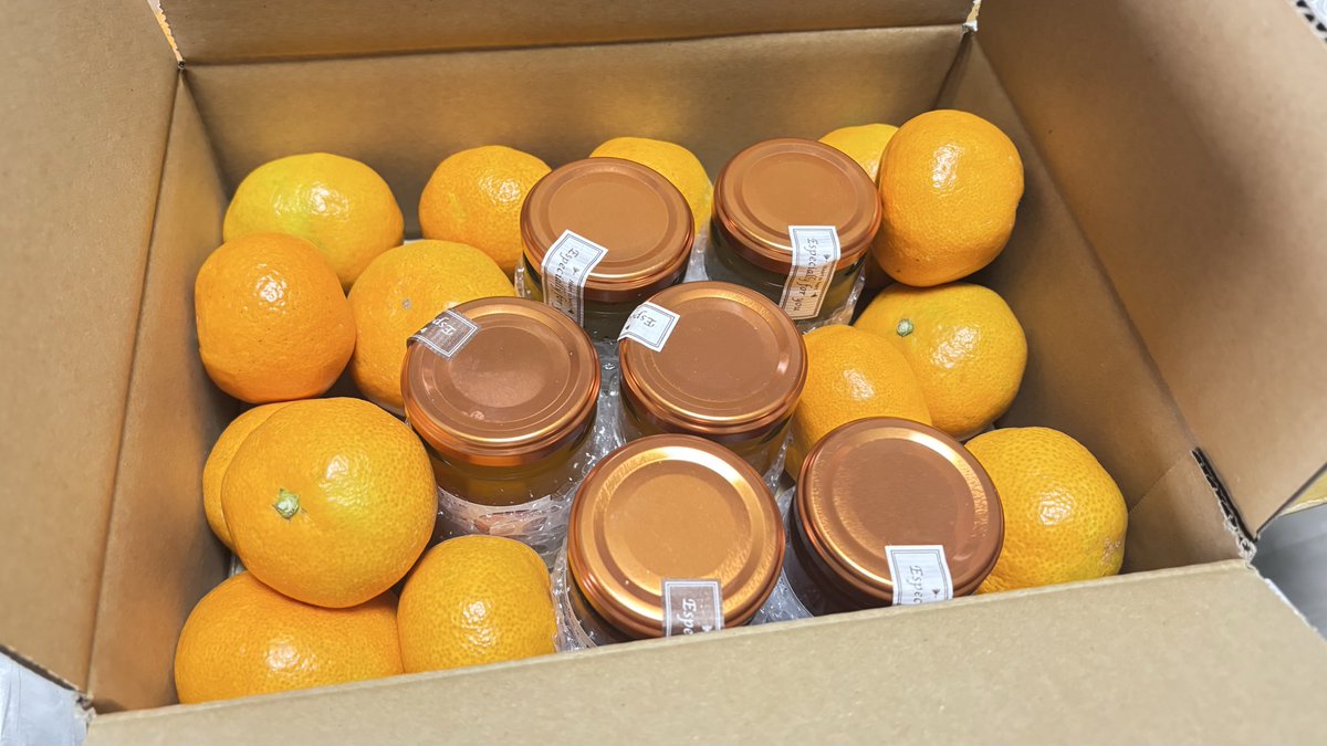 kouhei2708's tweet image. 産直の駅豆酘名物緩衝材はみかん🍊🍊🍊
幻のみかんと言われる濃厚な豆酘みかんの緩衝材好評出荷中
　#対馬　#豆酘みかんの緩衝材