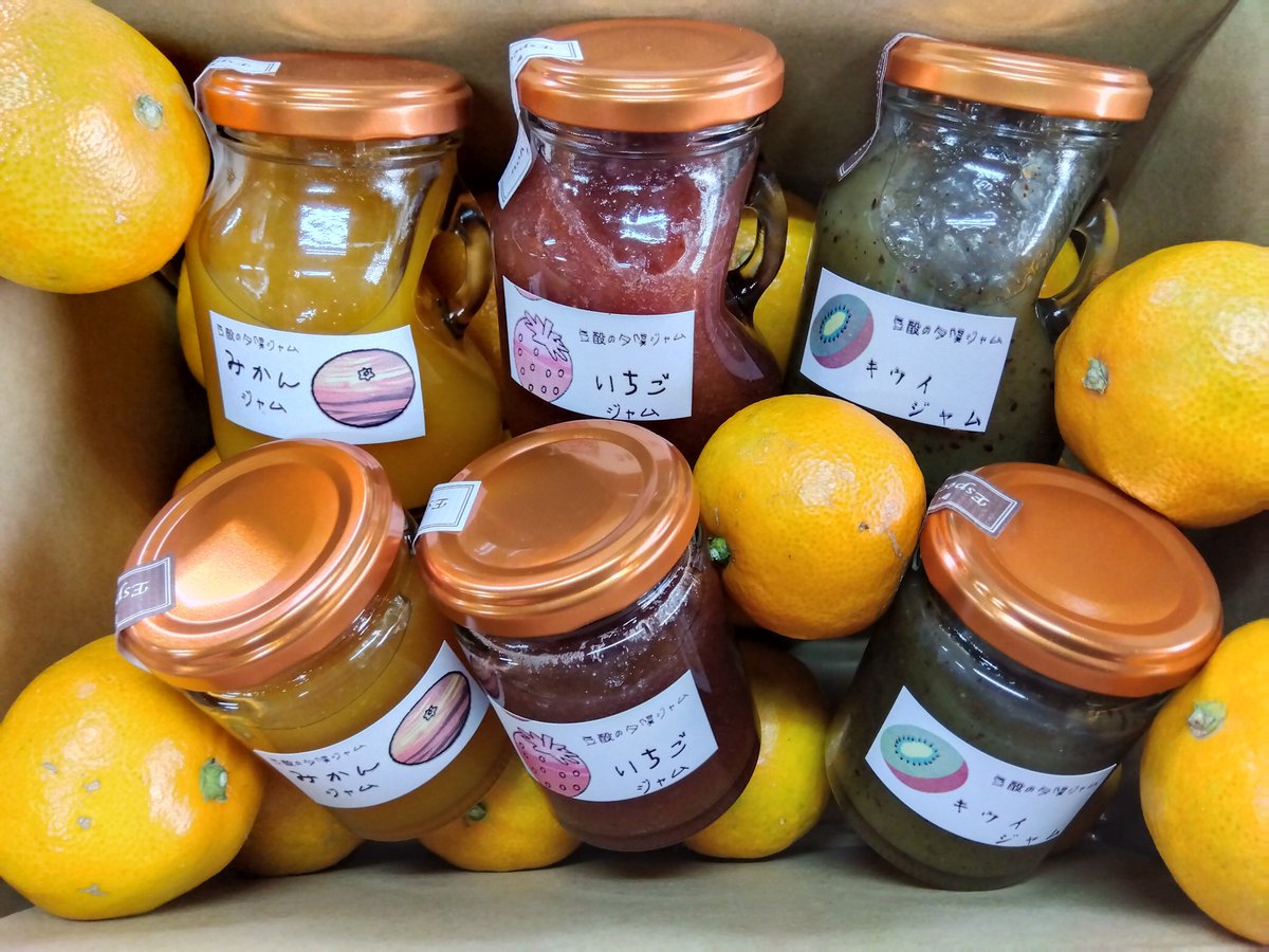 kouhei2708's tweet image. 産直の駅豆酘名物緩衝材はみかん🍊🍊🍊
幻のみかんと言われる濃厚な豆酘みかんの緩衝材好評出荷中
　#対馬　#豆酘みかんの緩衝材
