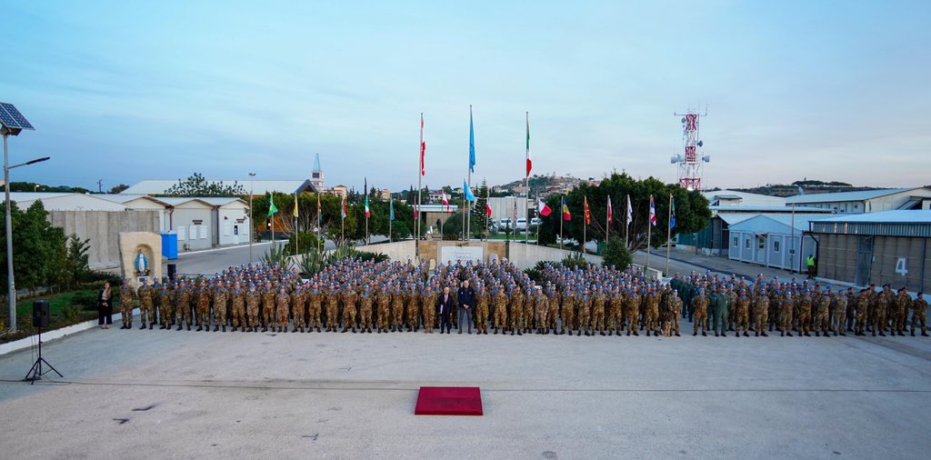 GuidoCrosetto's tweet image. Ieri mi sono concesso il piacere (e l’onore) di visitare i nostri militari impegnati in Libano ed ho manifestato ad ognuno di loro, uno per uno, il ringraziamento dell’Italia per ciò che fanno.