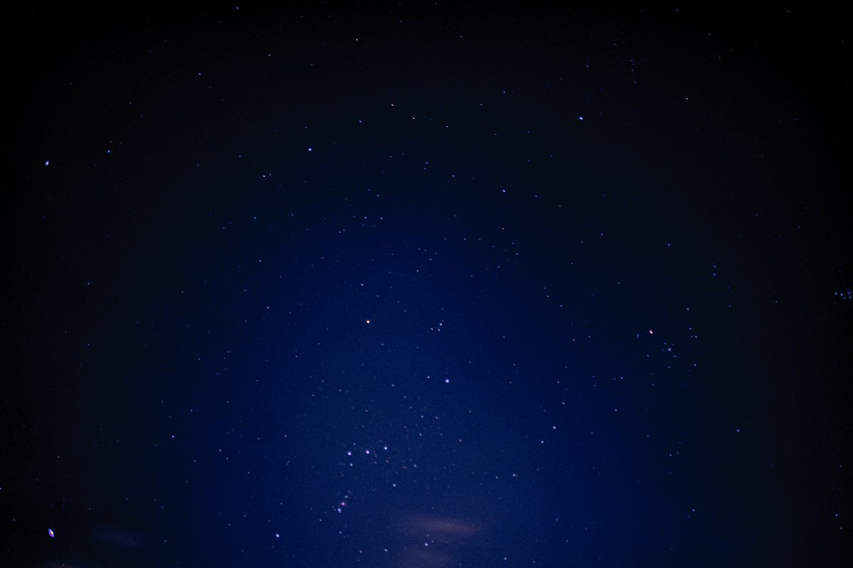 Elution2002's tweet image. 새벽에 옥상 올라가서 찍은 밤하늘이에요