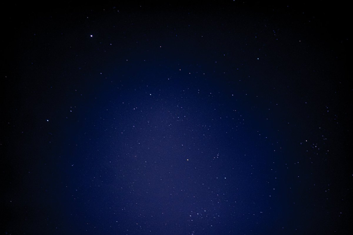 Elution2002's tweet image. 새벽에 옥상 올라가서 찍은 밤하늘이에요